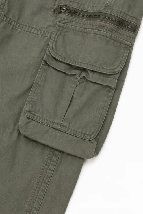 Women's Wide-Leg Cargo Pants with Relaxed Fit & Multiple Pockets - Close Up Pocket
